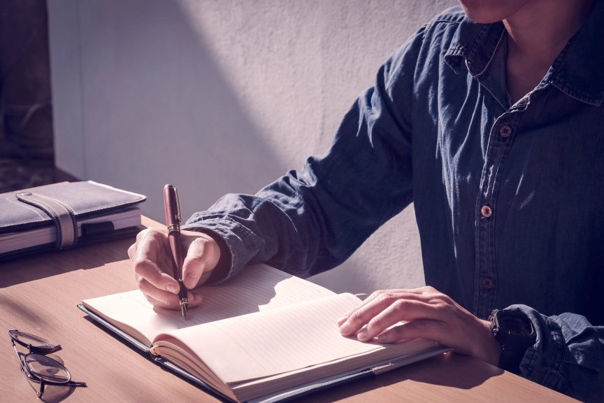 Journaling-Methoden lehren: Selbstreflexion und persönliches Wachstum fördern Starten Sie Ihr Journaling-Geschäft: Erfolgreiche Techniken teilen