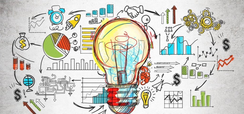 Unternehmer erkundet Leidenschaftsprojekte, um ein erfolgreiches Nebengeschäft aufzubauen. Kreativer Profi evaluiert flexible Geschäftsmöglichkeiten, die mit persönlichen Werten übereinstimmen.